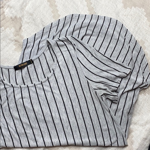 3/$30 Basic Grey T-shirt Black Vertical Stripes XS - Picture 3 of 3